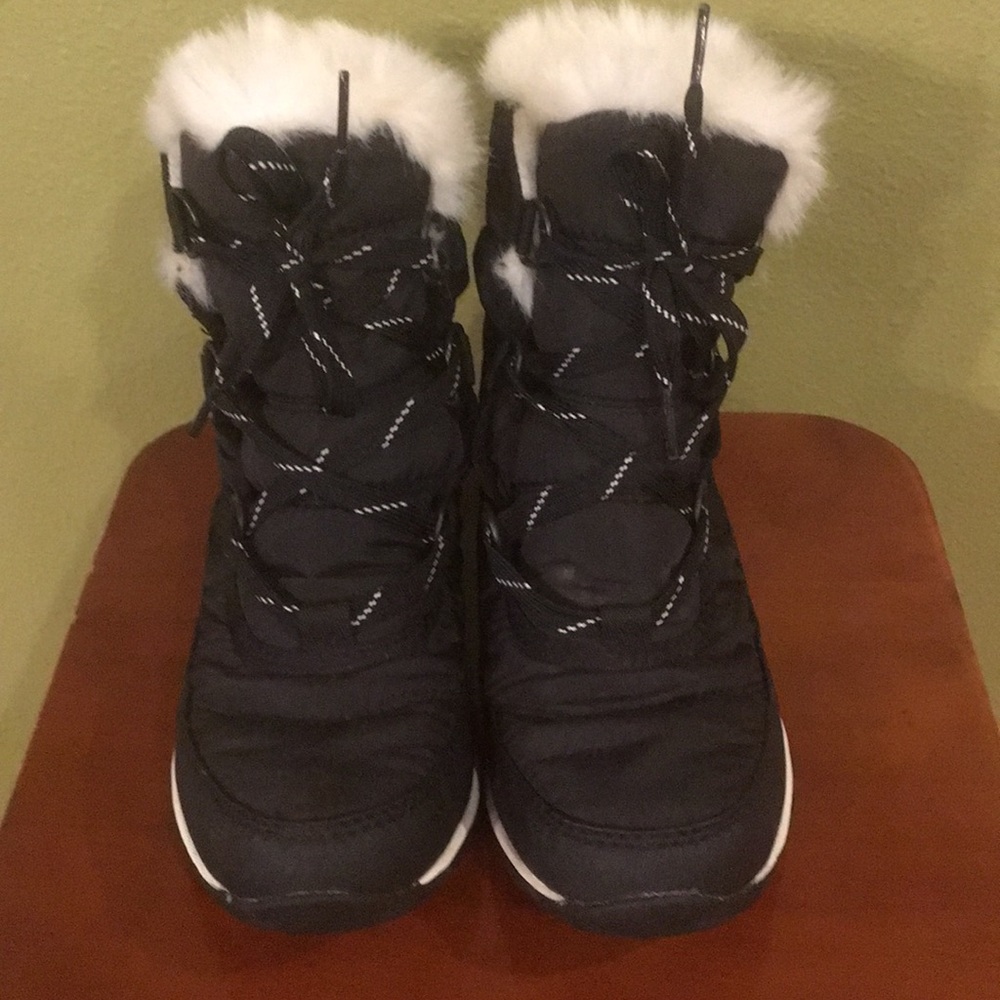 Sorel women’s Whitney Short Lace Snowboot